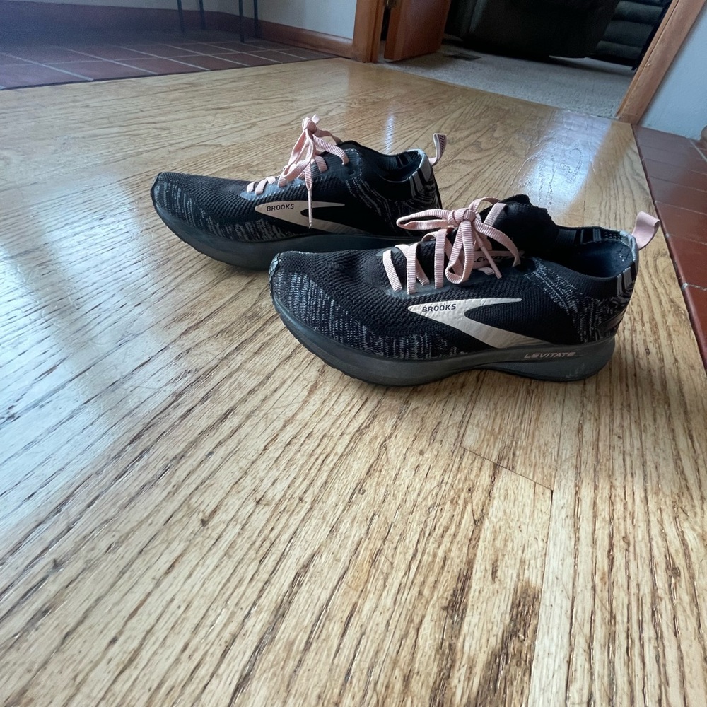 Brooks Women's Black and Light Pink Athletic Shoes